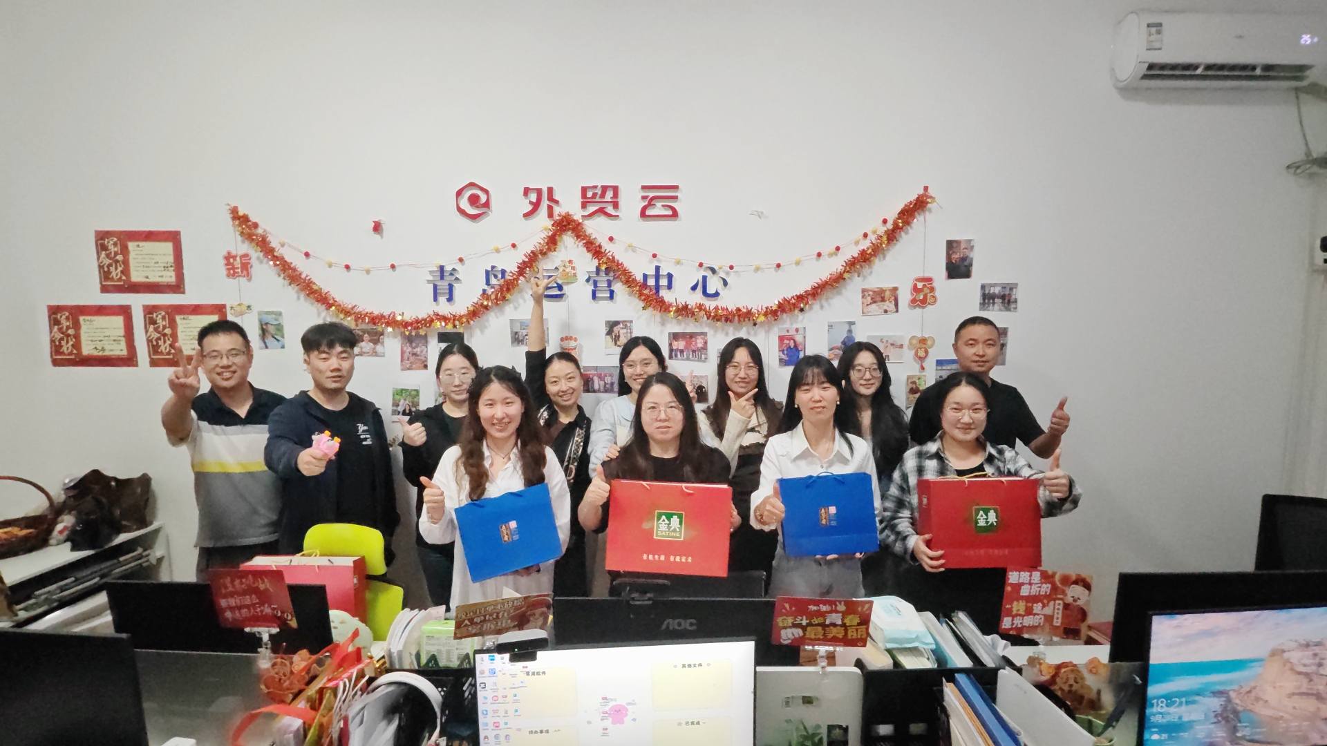 Маотонг го слави Националниот ден и фестивалот на средината на есента